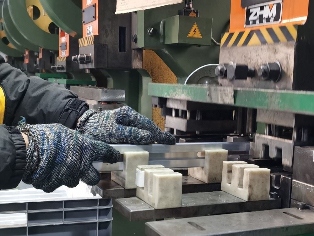 3. Hydraulic Stamping.jpg 3. Hydraulic Stamping.jpg